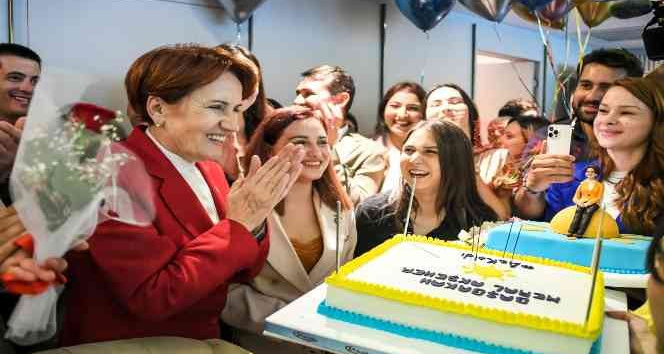 İYİ Parti Lideri Akşener’e doğum günü sürprizi