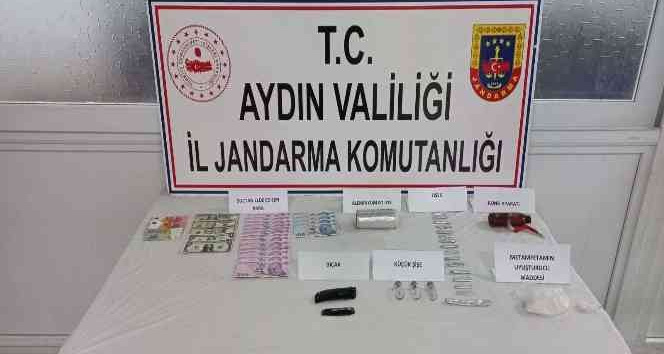Didim Jandarması uyuşturucu tacirlerini suçüstü yakaladı