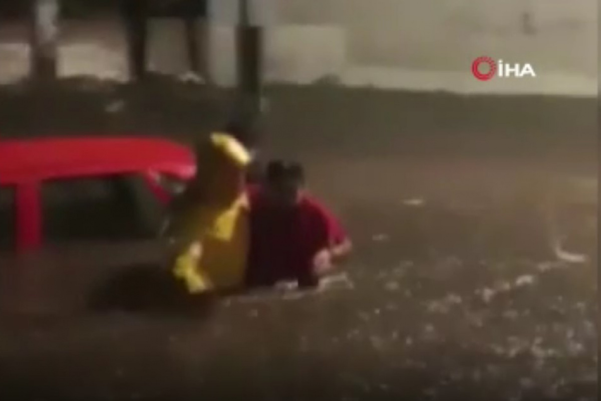 Estelle Kasırgası Meksika’da sele neden oldu