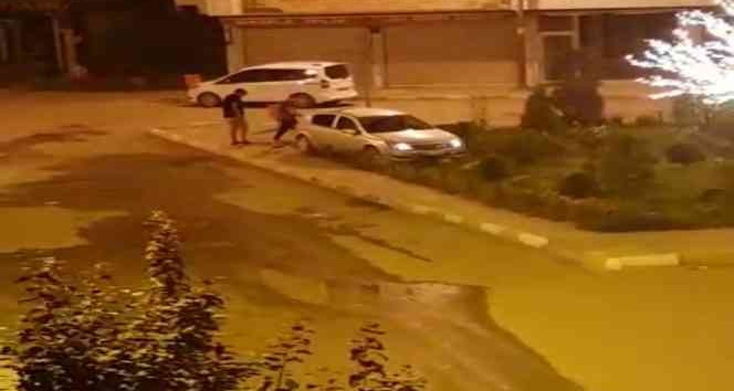 Gece saatlerinde direksiyon hakimiyetini kaybeden sürücü kavşağa çıktı