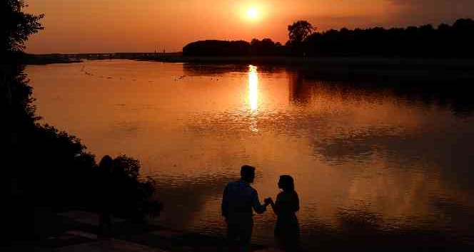 Meriç Nehri’nde hayran bırakan gün batımı manzarası
