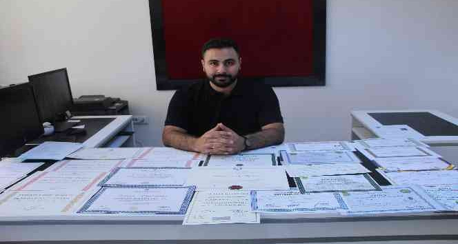 30 yaşında eğitim aşkı, 10 yılda 7 üniversite bitirdi