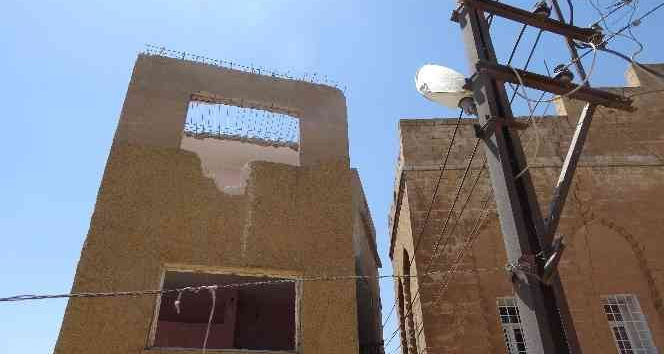 Mardin’in tarihi silüetini bozan bir yapı daha yıkılıyor