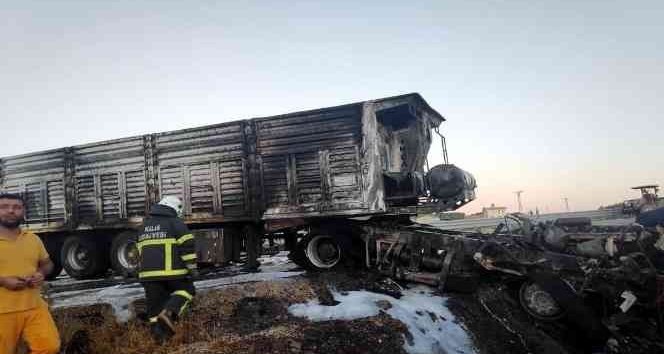 Kilis’te tır iş makinesine çarptı: 1 yaralı