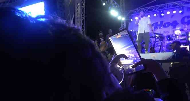 Nehir, solunum cihazıyla Mustafa Ceceli’nin 105. kez konserini izledi