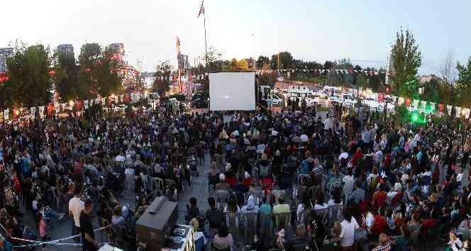 Yenimahalle’de açık hava sinema günleri başladı