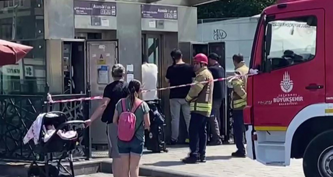 Taksimde turistler metro asansöründe mahsur kaldı