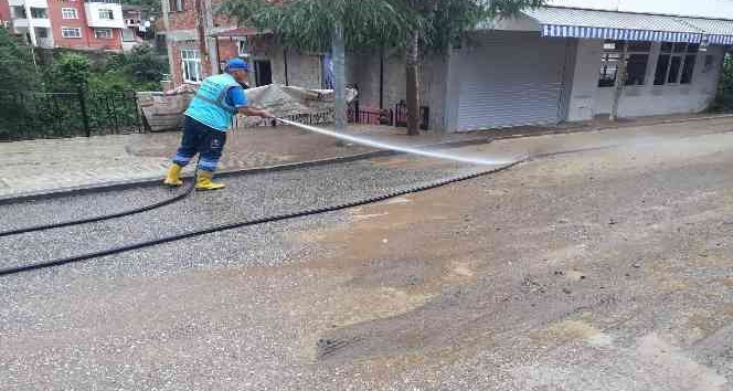 Fatsa’da selin getirdiği hafriyat birikintileri temizleniyor