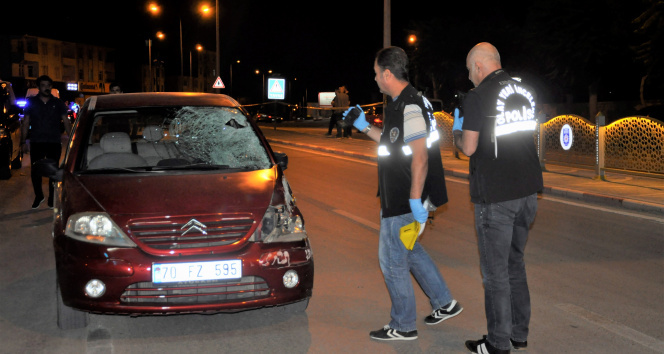 Otobüs ve 2 otomobilin karıştığı trafik kazasında 4 kişi yaralandı