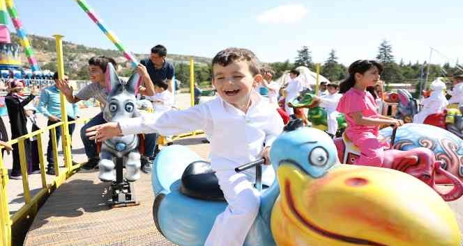 Şölende 100 çocuk sünnet edildi