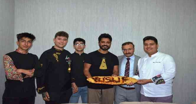 Sanatçı Yusuf Güney’den Emet Pidesi ve keçi peynirine övgü