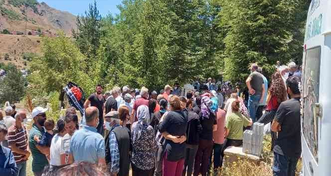 Kalp krizi geçiren Tarım ve Orman Müdürü memleketinde toprağa verildi