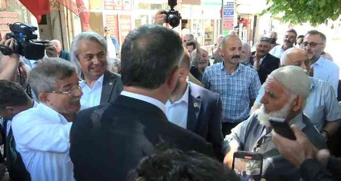 Davutoğlu, Giresun’da vatandaşın tepkisiyle karşılaştı