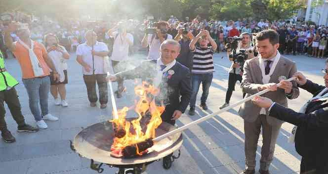 Yaprak festivali renkli görüntülerle başladı