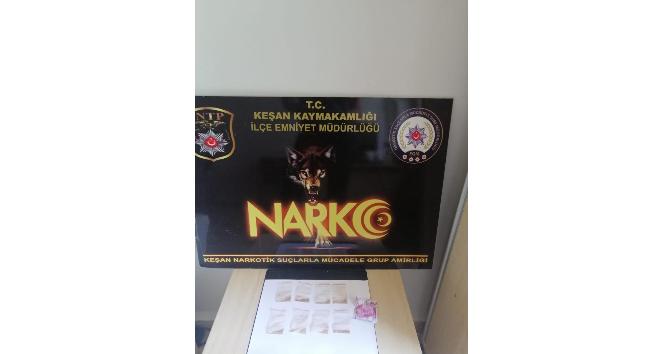 Polisin şüphe üzerine durdurduğu araçtan uyuşturucu çıktı