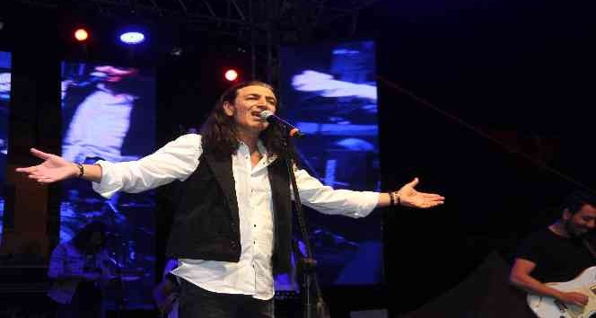 Murat Kekilli’den “rahmetli Bülent Ersoy” gafı