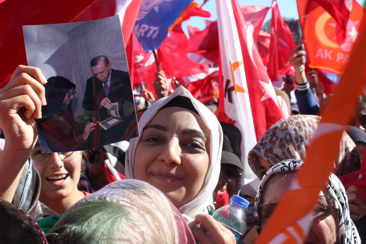 Cumhurbaşkanı Erdoğan’ın 2016 yılında evine gittiği genç kız 6 yıl sonra yine alanda