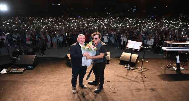 Ayna grubu solisti Erhan Güleryüz: “Erol abiyi çok özlüyoruz, bu ülkeye hizmetleri hiçbir zaman unutulmaz”