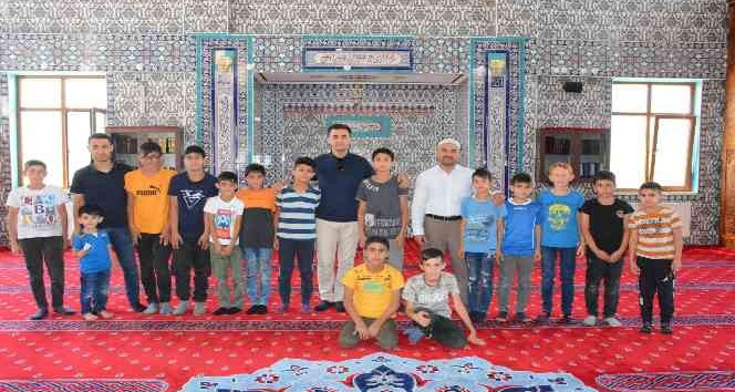 Kaymakam Kaya, Kur’an kursundaki çocuklarla bir araya geldi