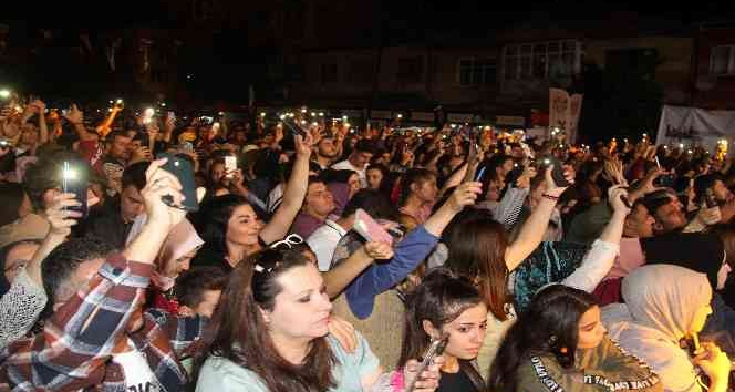 Manuş Baba Konya’da hayranlarıyla buluştu
