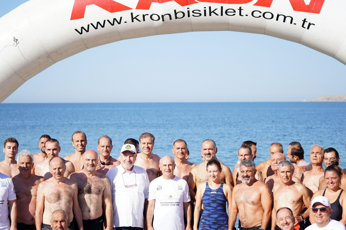 4. Büyükçekmece Körfezi Açık Deniz Yüzme Yarışı yoğun ilgi gördü