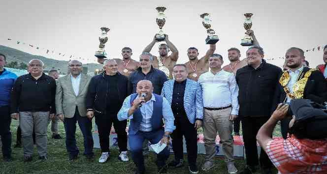 Feslikan’ın başpehlivanı Yusuf Can Zeybek