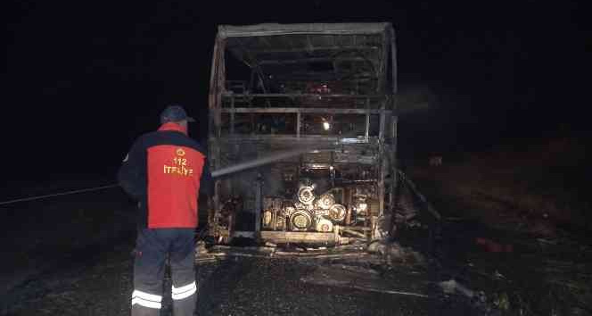 Yolcu otobüsü alev alev yandı