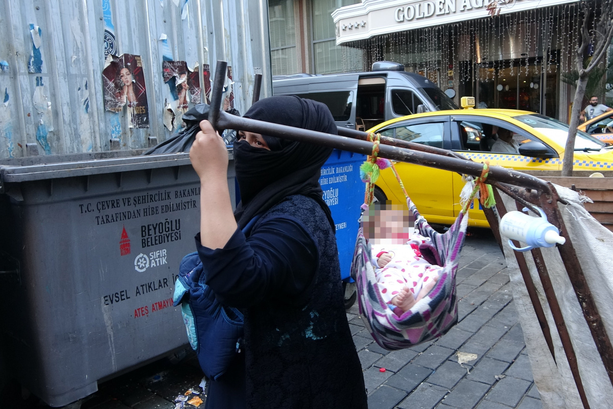 Taksim&#039;de dilenci kadın basın mensubunu böyle tehdit etti