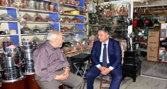 Vali Buhara, tarihi ’Uzun Çarşı’ esnafını ziyaret etti