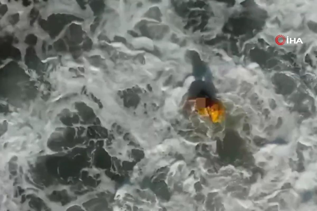 İspanya'da boğulmak üzere olan çocuk dron yardımıyla kurtarıldı