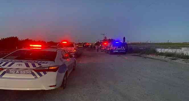 Kaza yapan kamyonet karşı yönden gelen otomobille kafa kafaya çarpıştı: 4’ü ağır 5 yaralı