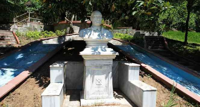 Atatürk’ün poz vererek yaptırdığı tarihi büst Termal’de sergileniyor