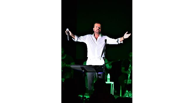 Sanatçı Akgün, Bodrum’da sahne aldı