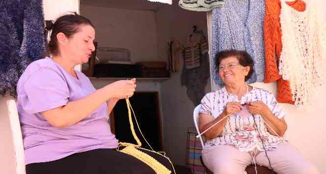 Kırşehir’de el işi hazırlanan ürünler, kız çocuklarının okuması için harcanıyor