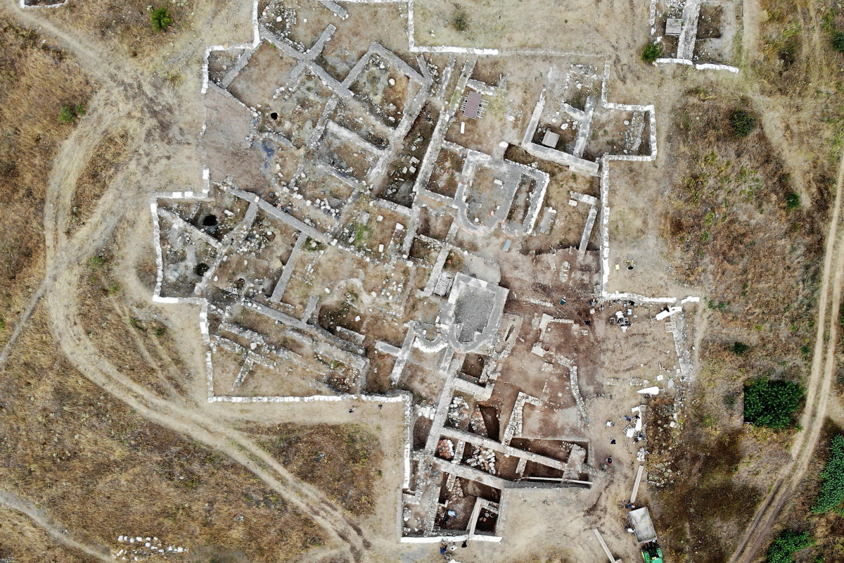Helenistik döneme ait tapınak gün yüzüne çıkartılıyor