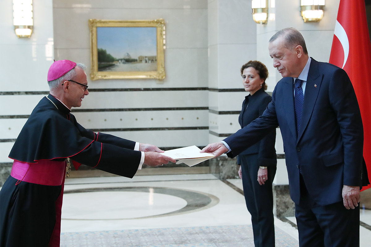 Vatikan Büyükelçisi Solczynski, Cumhurbaşkanı Erdoğan&#039;a güven mektubu sundu
