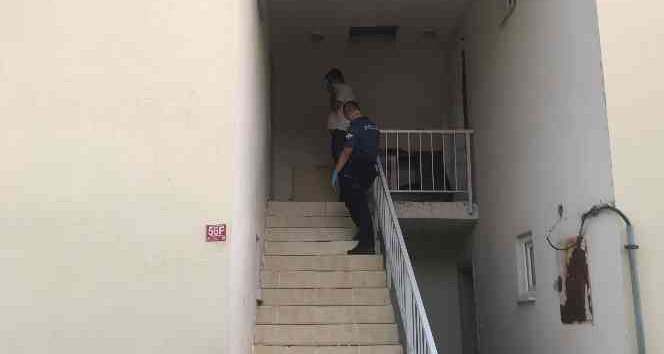Kötü koku yayılan evden ceset çıktı