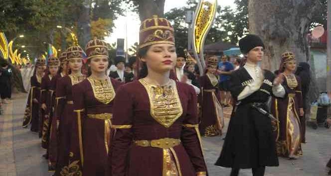 18. Yalova Uluslararası Kafkas Dans ve Müzik Festivali kortej yürüyüşüyle başladı