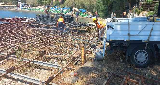 Bodrum’da kaçak iskelelerin kaldırılması sürüyor
