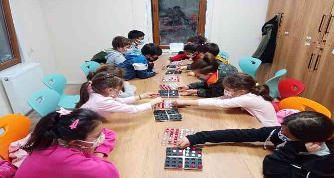 Yaz tatilinde eğlenerek öğreniyorlar