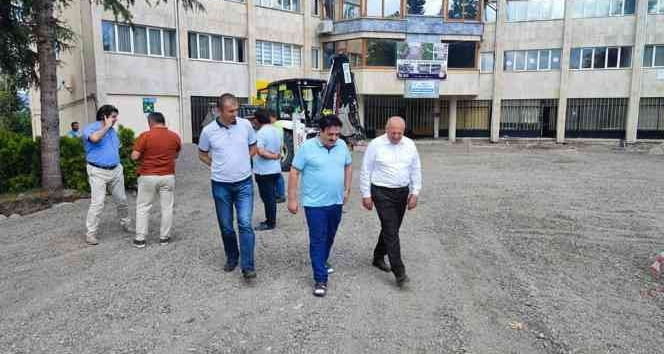 Başkan Tavlı: “Tekkiraz Mahallemize yakışır bir meydanı hemşerilerimize kazandıracağız”