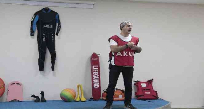 Tatvan’da ‘Suda Tekniki Cankurtaran Eğitimi’ verildi