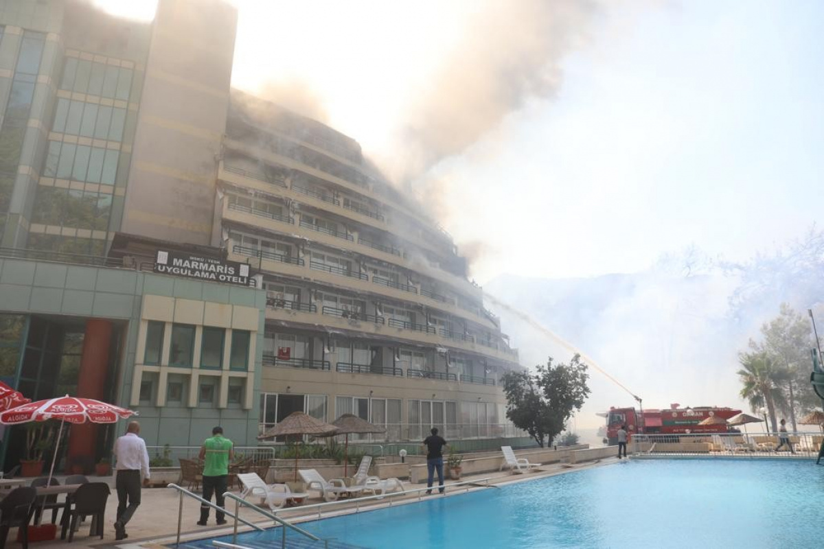 Marmaris Uygulama Oteli alevlere teslim oldu
