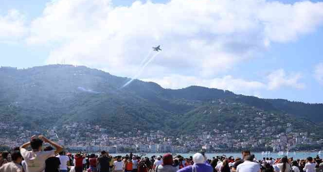 Ordu SOLOTÜRK’ü izledi