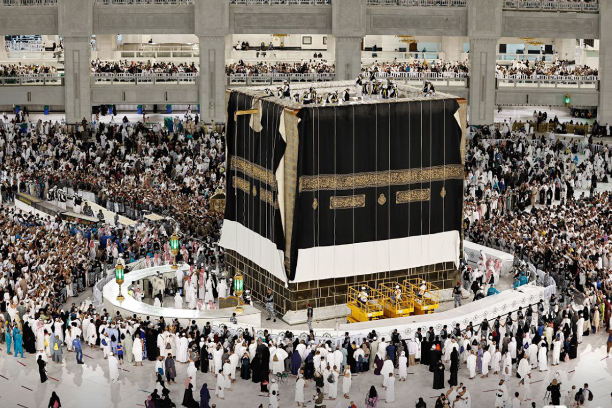 Kâbe’nin örtüsü değiştirildi