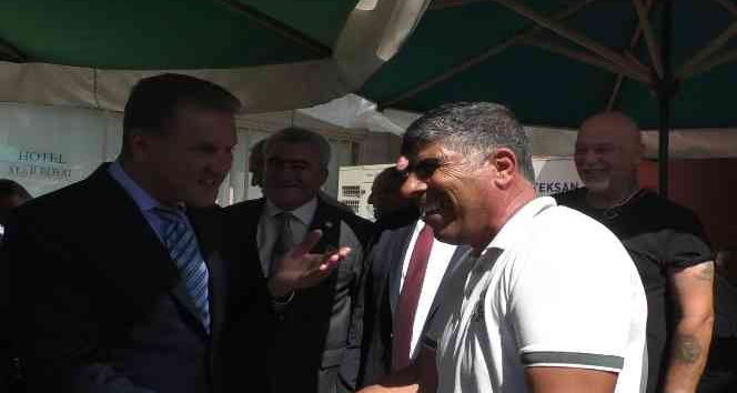 Mustafa Sarıgül’ün gülen adam paylaşımı binlerce beğeni aldı