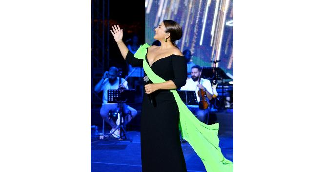 Bodrum’da Sibel Can izdihamı