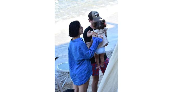 Ünlü oyuncu Merve Boluğur ve Mert Aydın’ın bebek sevgisi