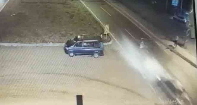 Yolun karşısına geçmek isterken canından oldu, kaza kameraya yansıdı