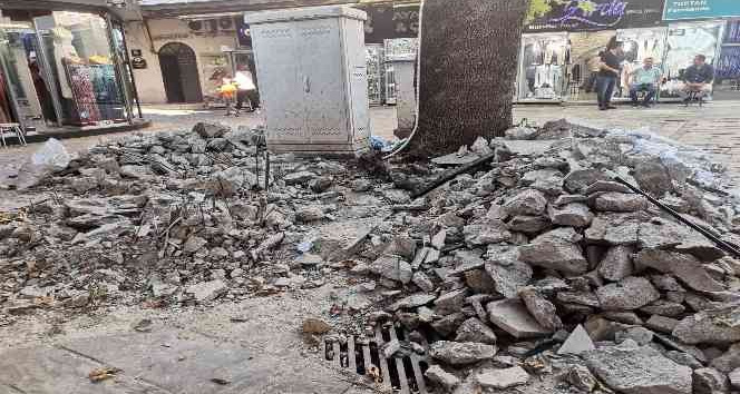 Tarihi Kemeraltı Çarşısı’ndaki 65 yıllık şadırvanı yıktılar